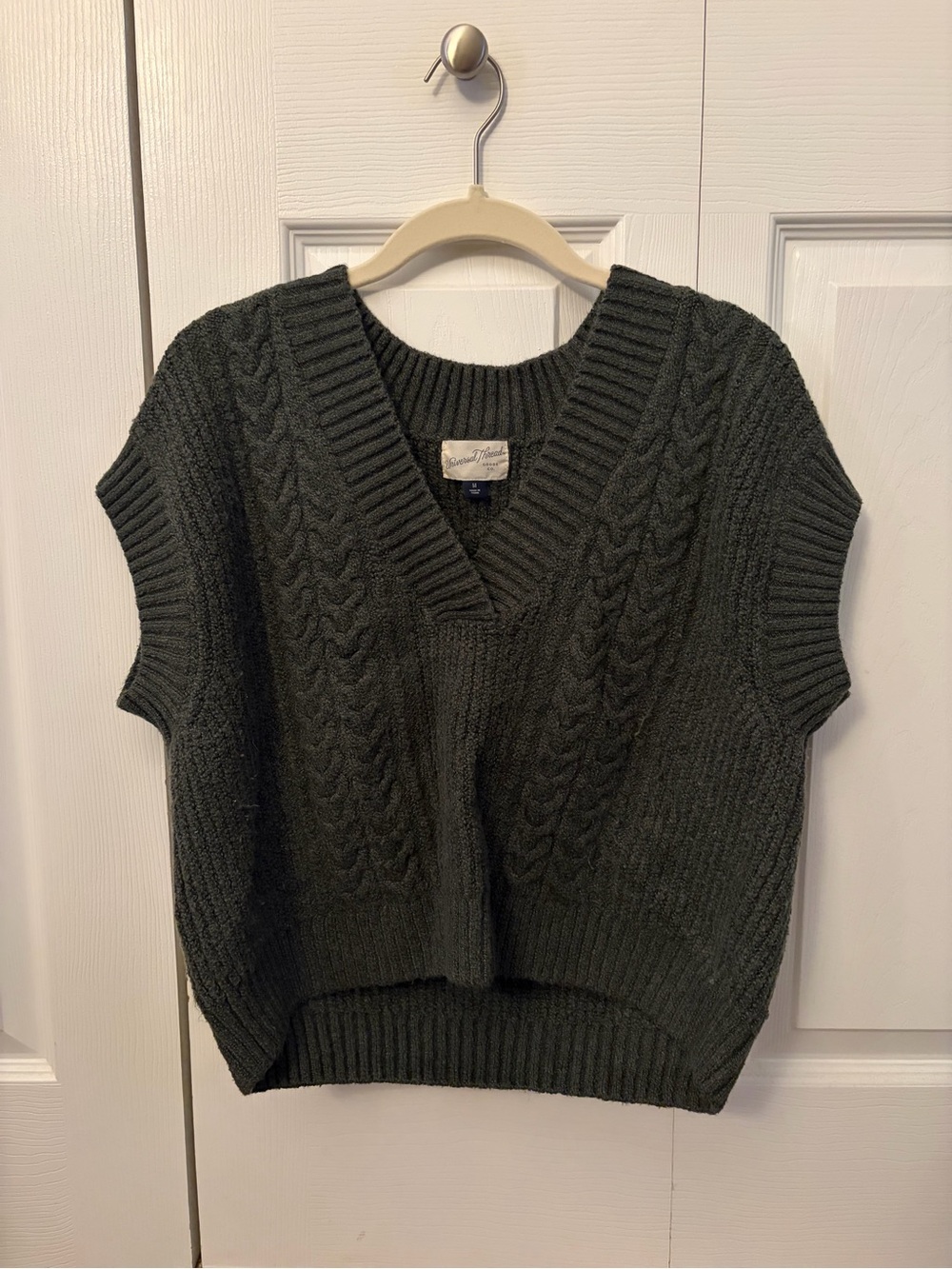 Universal Thread Dark Green Cable-Knit V-Neck Sweater Vest